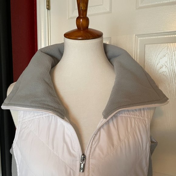 Columbia Grey and White Vest-Size M - Picture 4 of 8